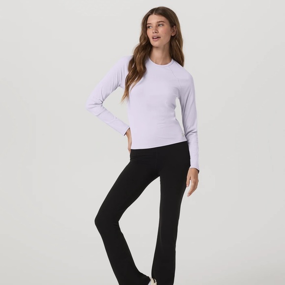 Like New Vuori Long Sleeve Pose Crew - Picture 2 of 8